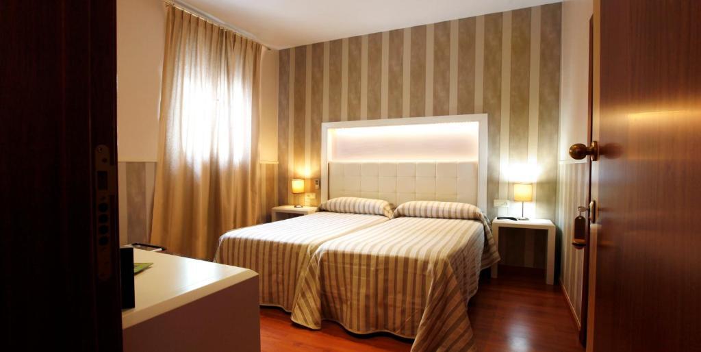 Hostal Paris San Fernando Zimmer foto
